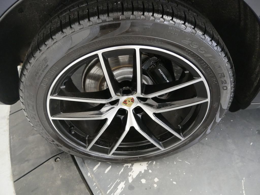 Certified 2023 Porsche Macan image 15