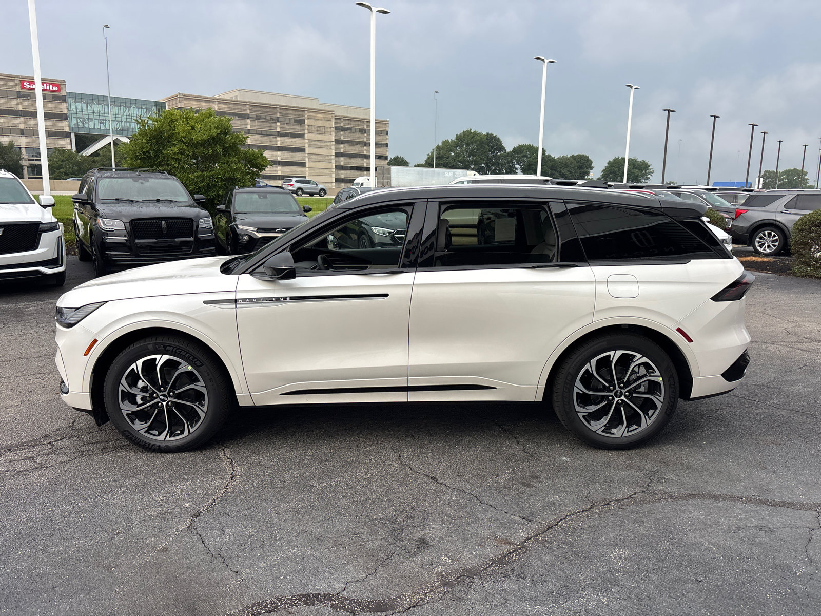 New 2026 Lincoln Nautilus Reserve AWD/4WD image 4