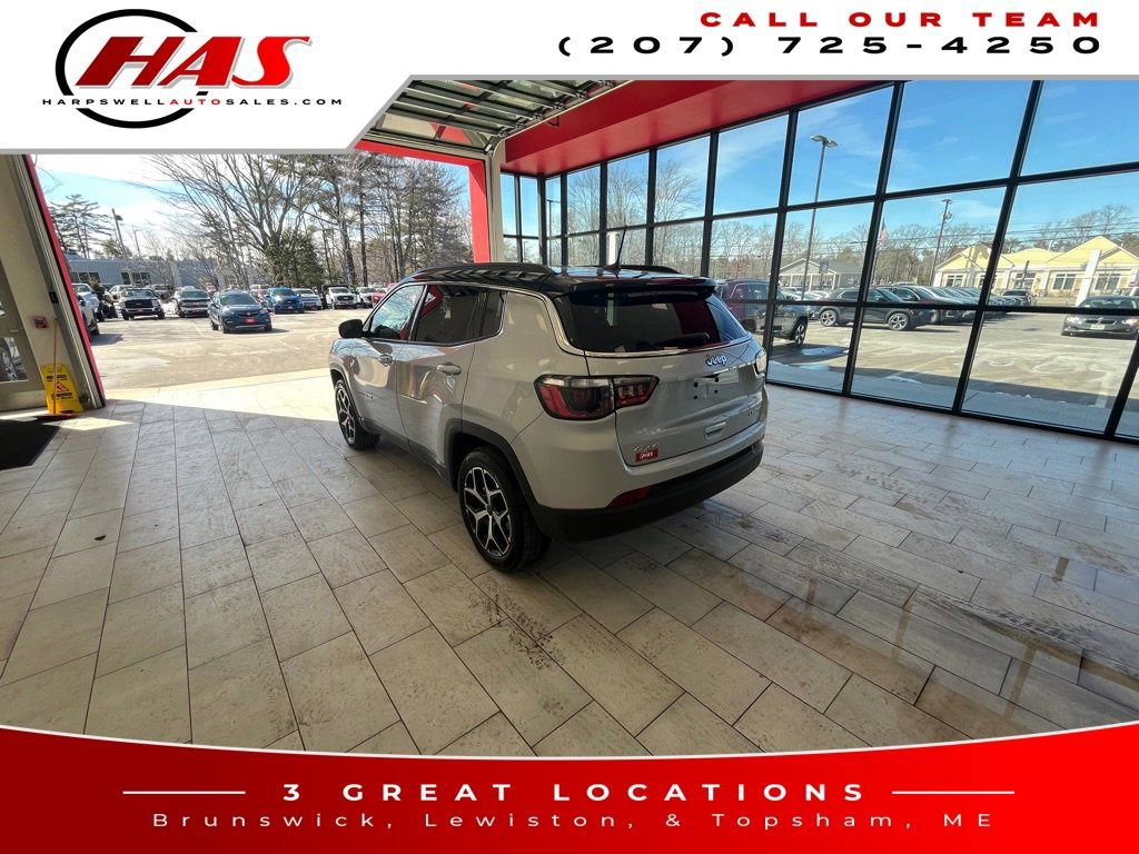 Used 2025 Jeep Compass Limited image 3