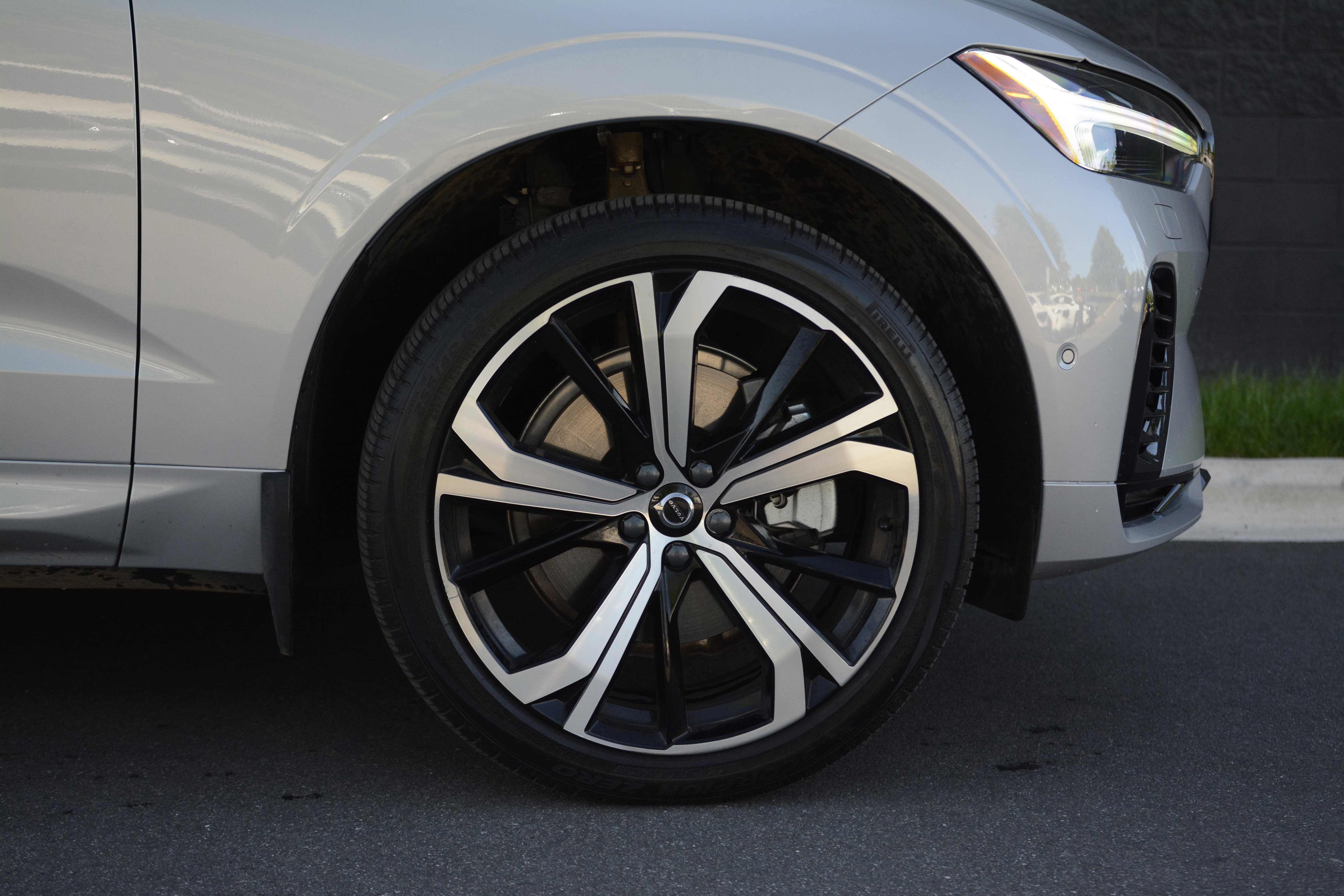 Used 2023 Volvo XC60 T8 Ultimate image 11