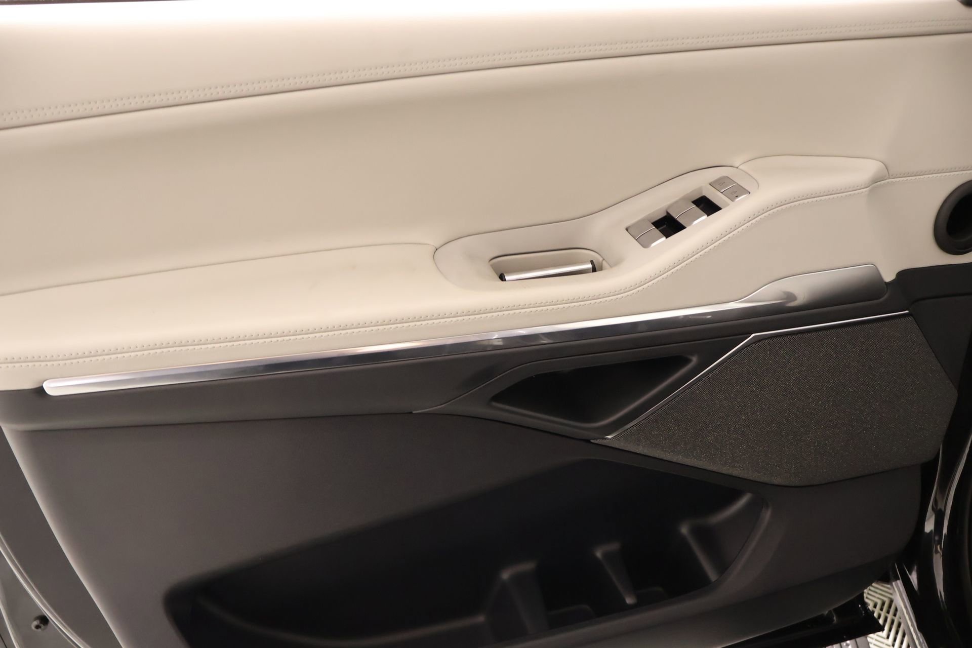 New 2026 Lincoln Navigator Reserve w/ Jet Appearance Package AWD/4WD image 18