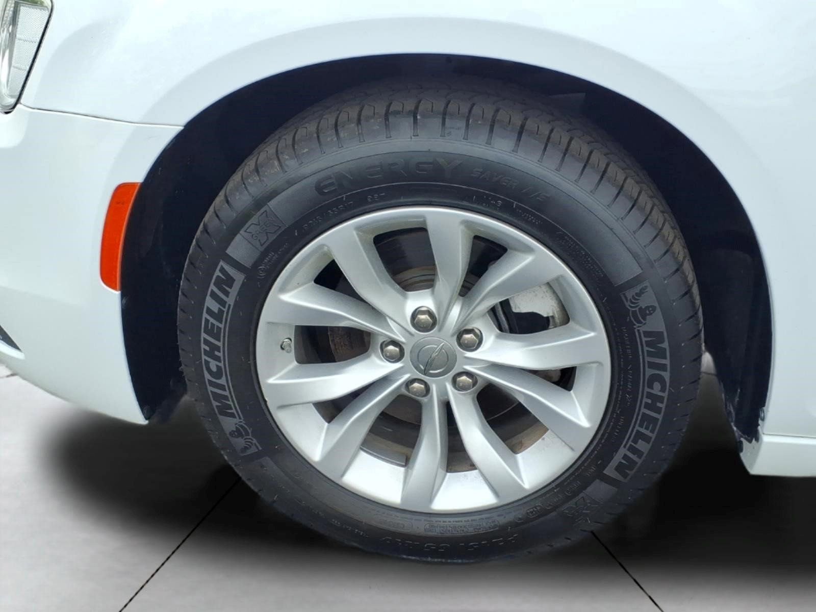 Used 2023 Chrysler 300 Touring RWD image 18