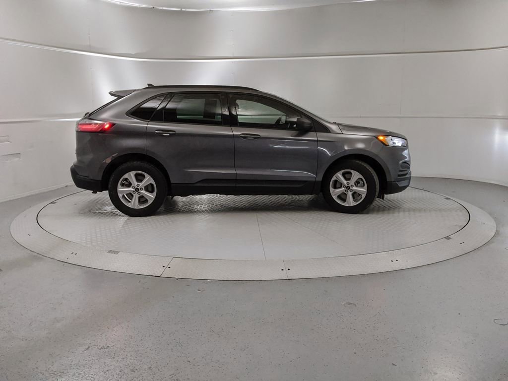 Certified 2024 Ford Edge SE image 2