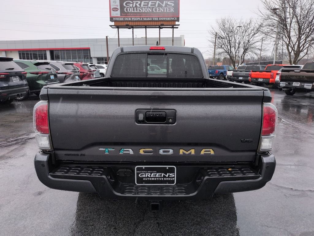 Used 2021 Toyota Tacoma TRD Sport w/ TRD Premium Sport Package image 4