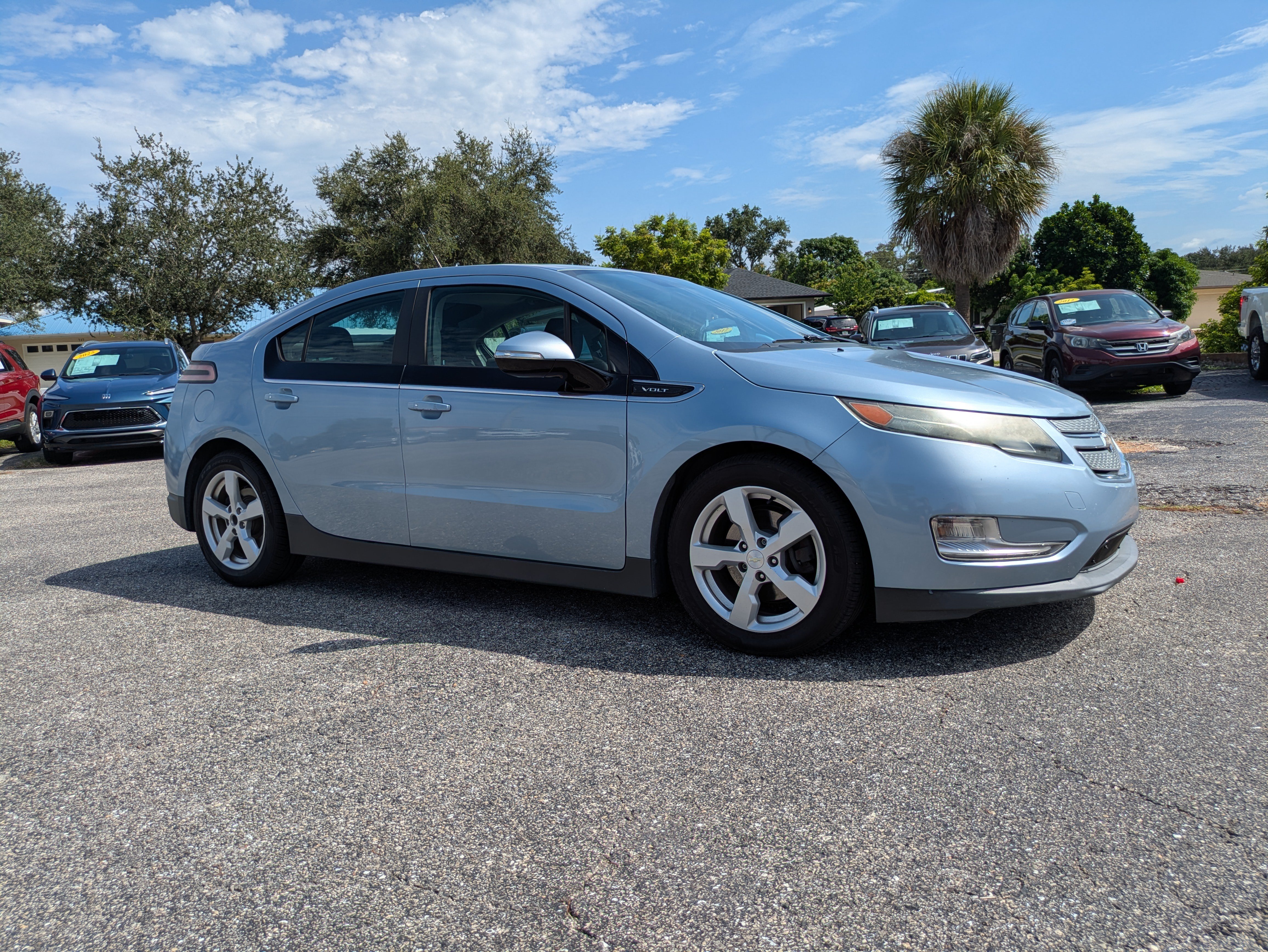 Used 2014 Chevrolet Volt FWD image 2