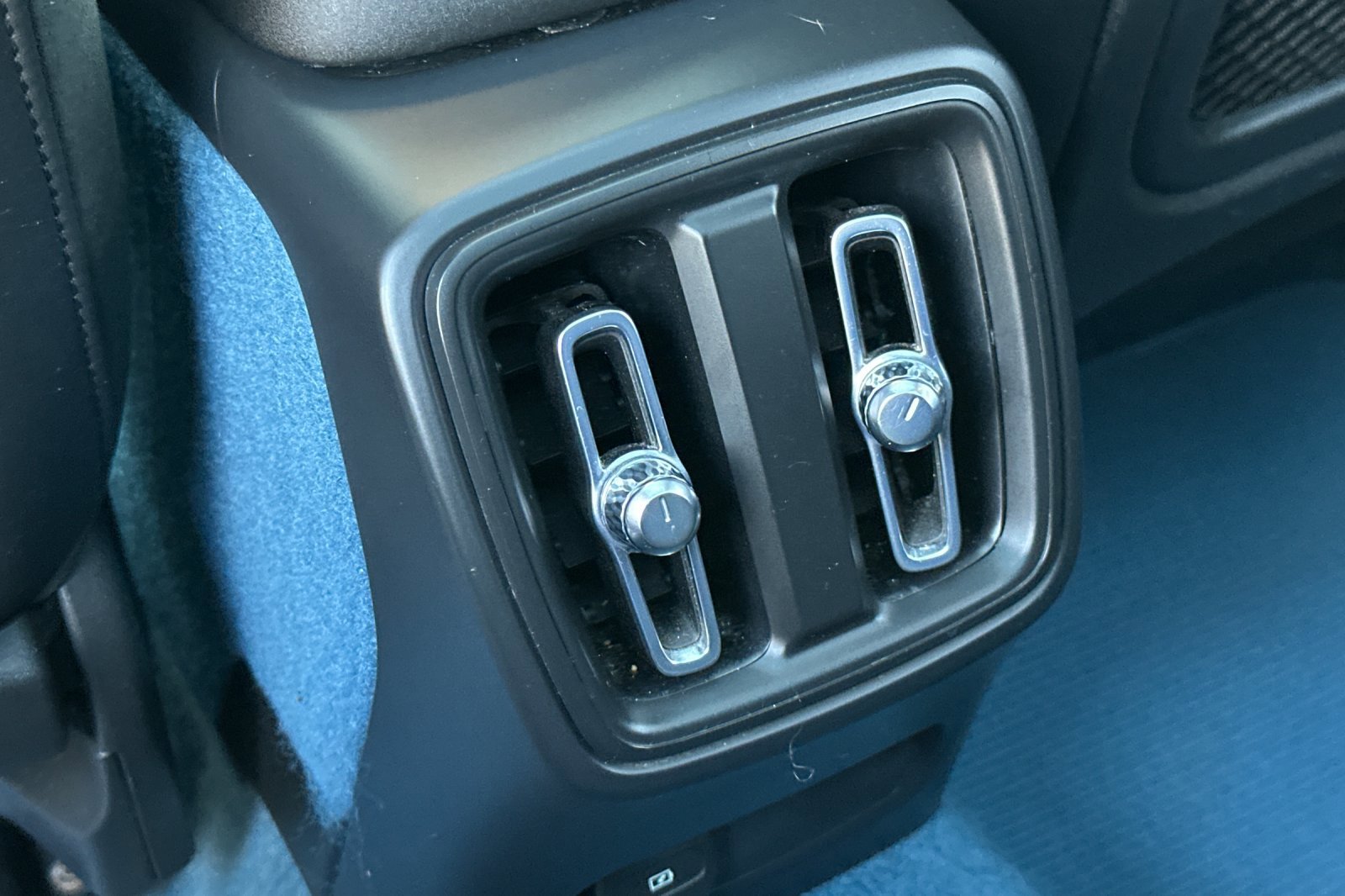 Certified 2023 Volvo XC40 Recharge Plus image 15