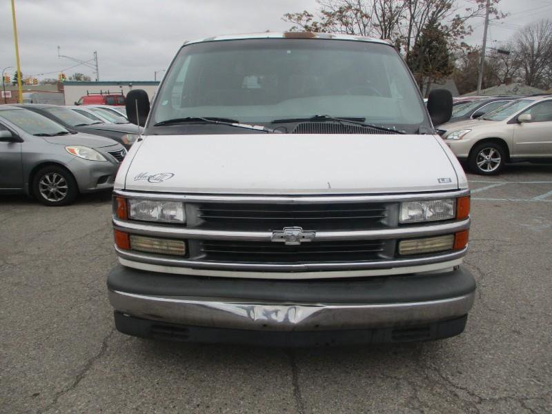 Used 2000 Chevrolet Express 1500 RWD image 3