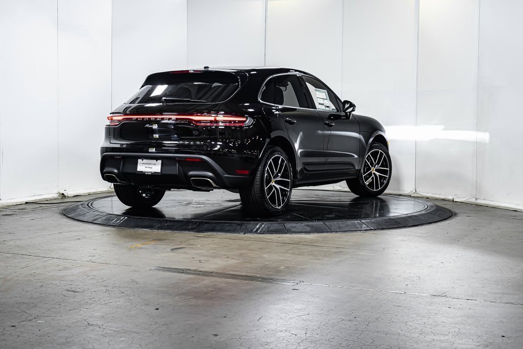 Certified 2025 Porsche Macan image 7