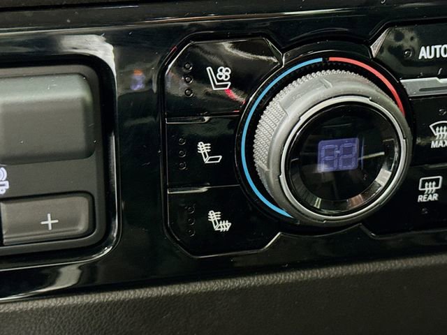 Used 2022 Chevrolet Silverado 1500 LTZ w/ LTZ Premium Package AWD/4WD image 23