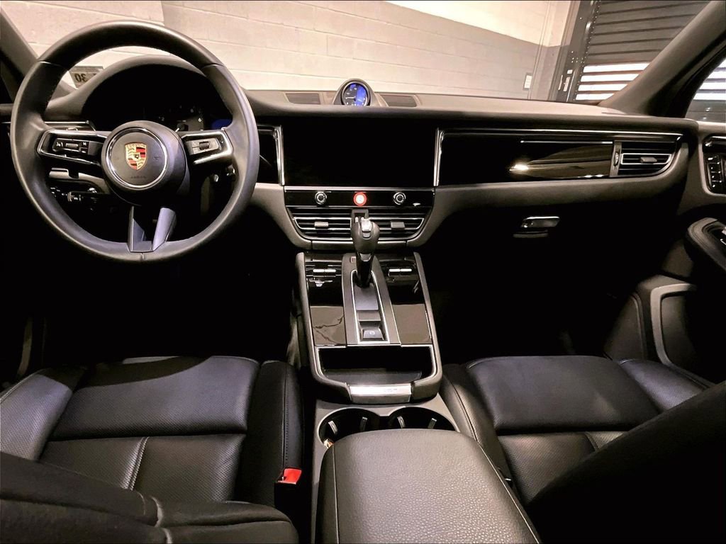 Used 2025 Porsche Macan image 18