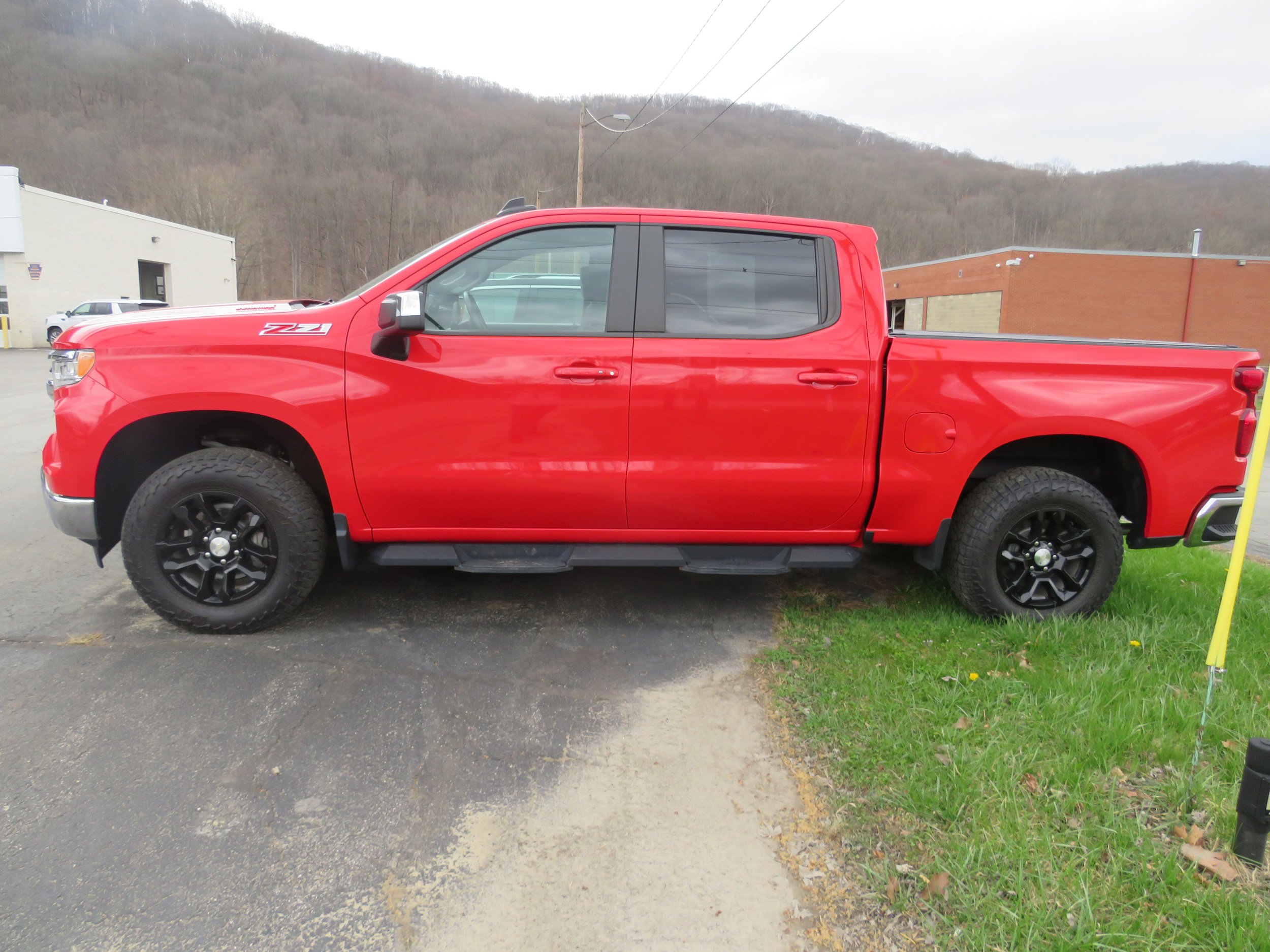 Used 2022 Chevrolet Silverado 1500 LT w/ Z71 Off-Road Package AWD/4WD video 4