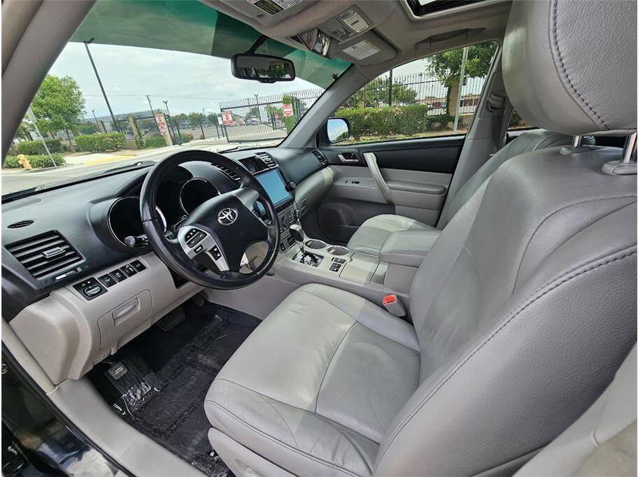 Used 2012 Toyota Highlander SE w/ Tow Pkg AWD/4WD image 13