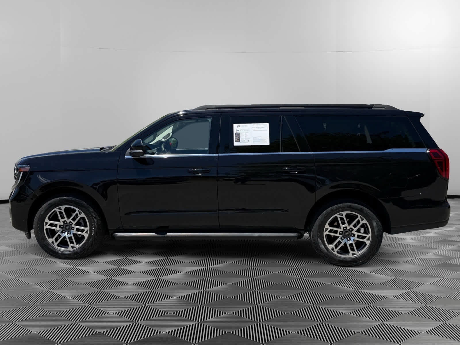 Used 2025 Ford Expedition Max Active AWD/4WD image 2
