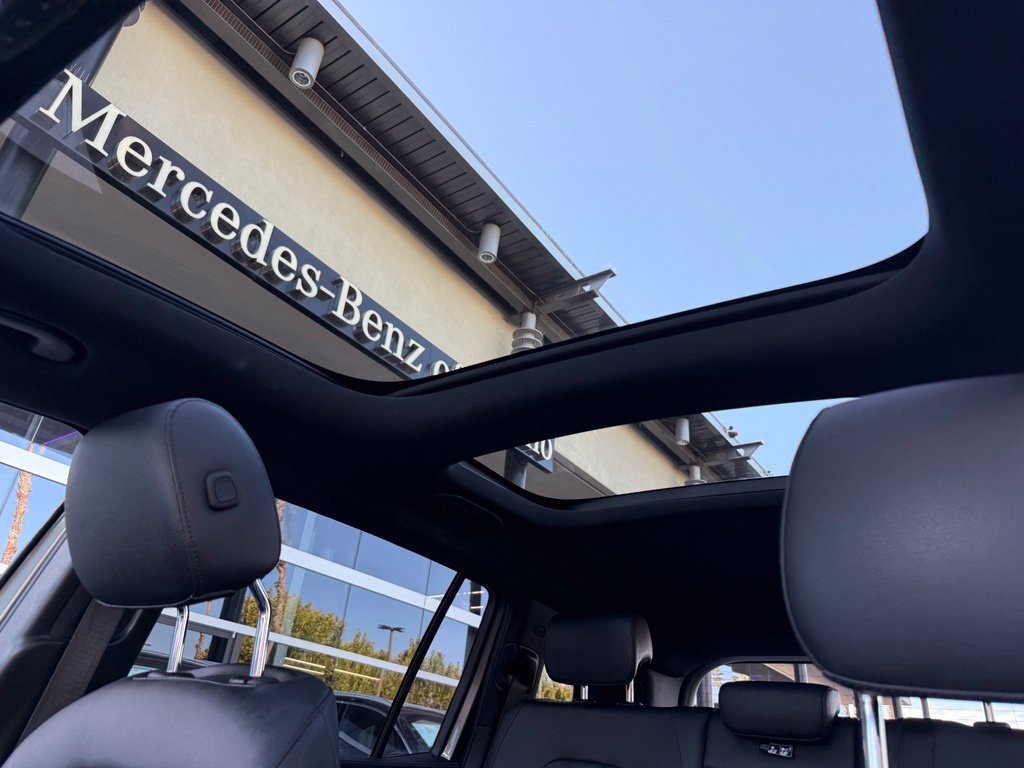 Used 2022 Mercedes-Benz EQB 350 4MATIC image 2
