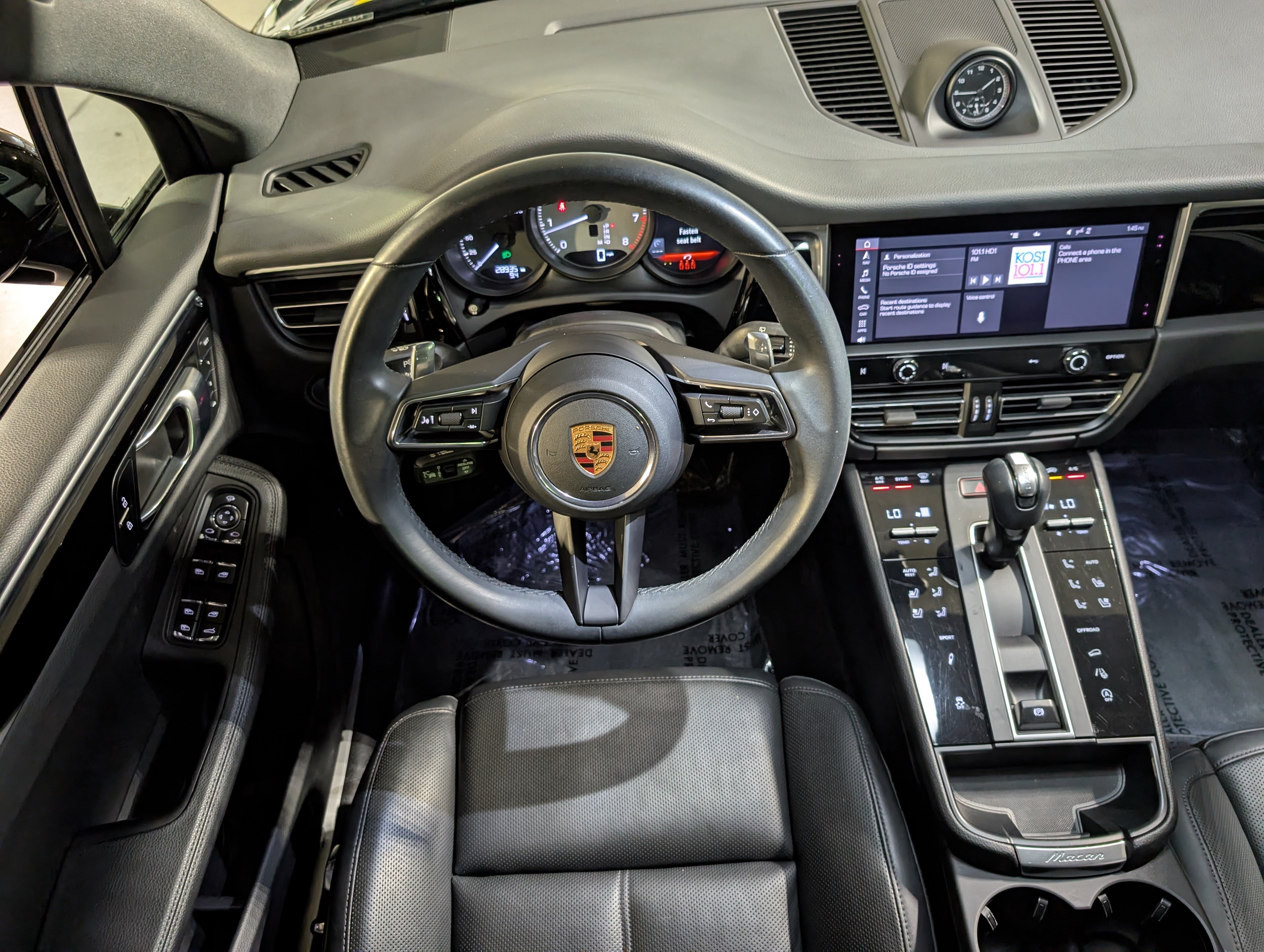 Certified 2022 Porsche Macan S AWD/4WD image 6