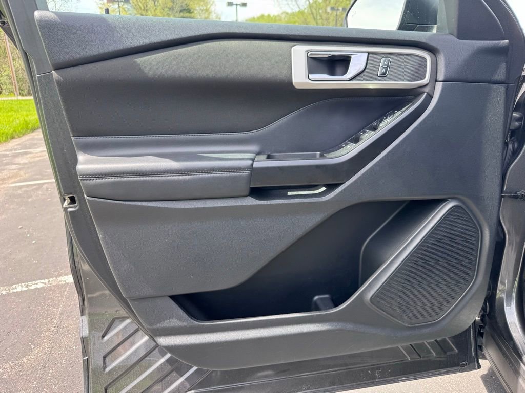 Used 2020 Ford Explorer XLT AWD/4WD image 14