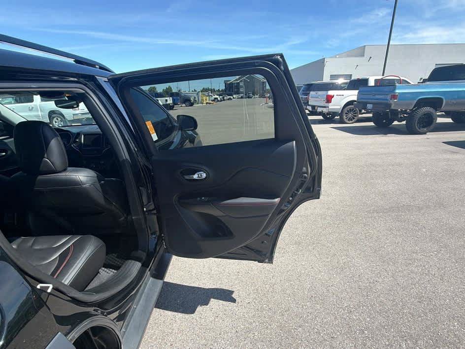 Used 2023 Jeep Cherokee Trailhawk w/ Trailer Tow Group AWD/4WD image 24