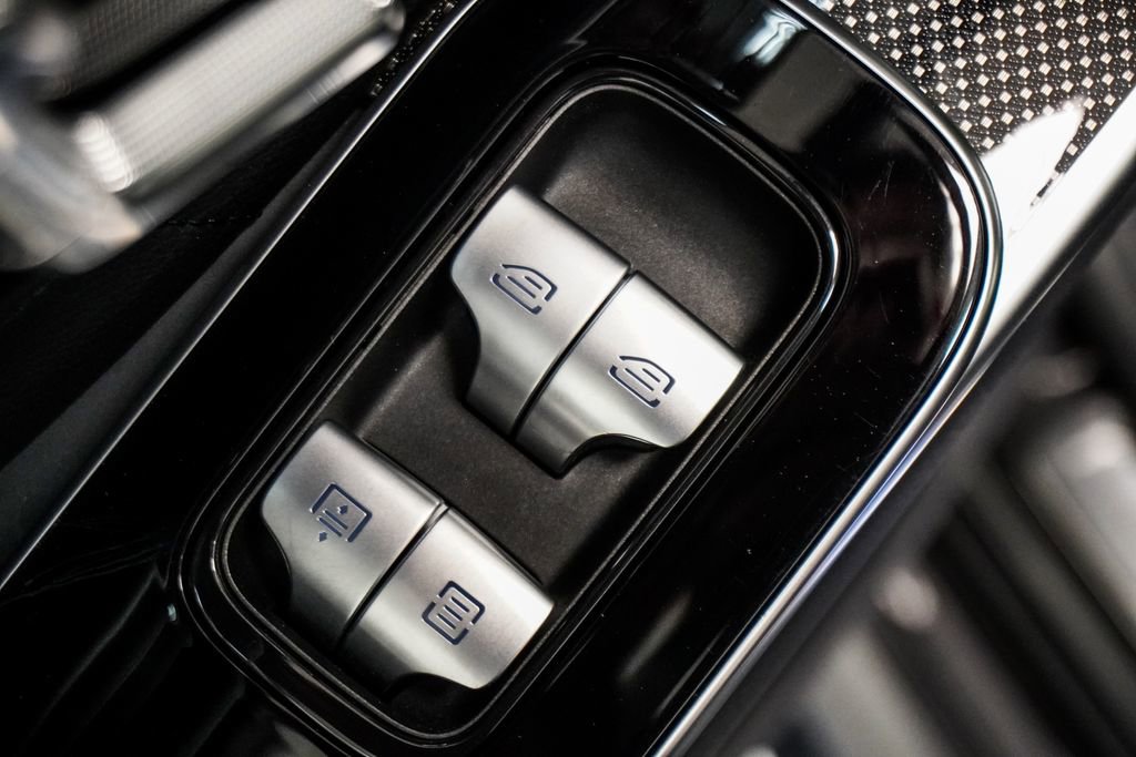 Used 2022 Mercedes-Benz S 500 4MATIC w/ AMG Line Package image 9