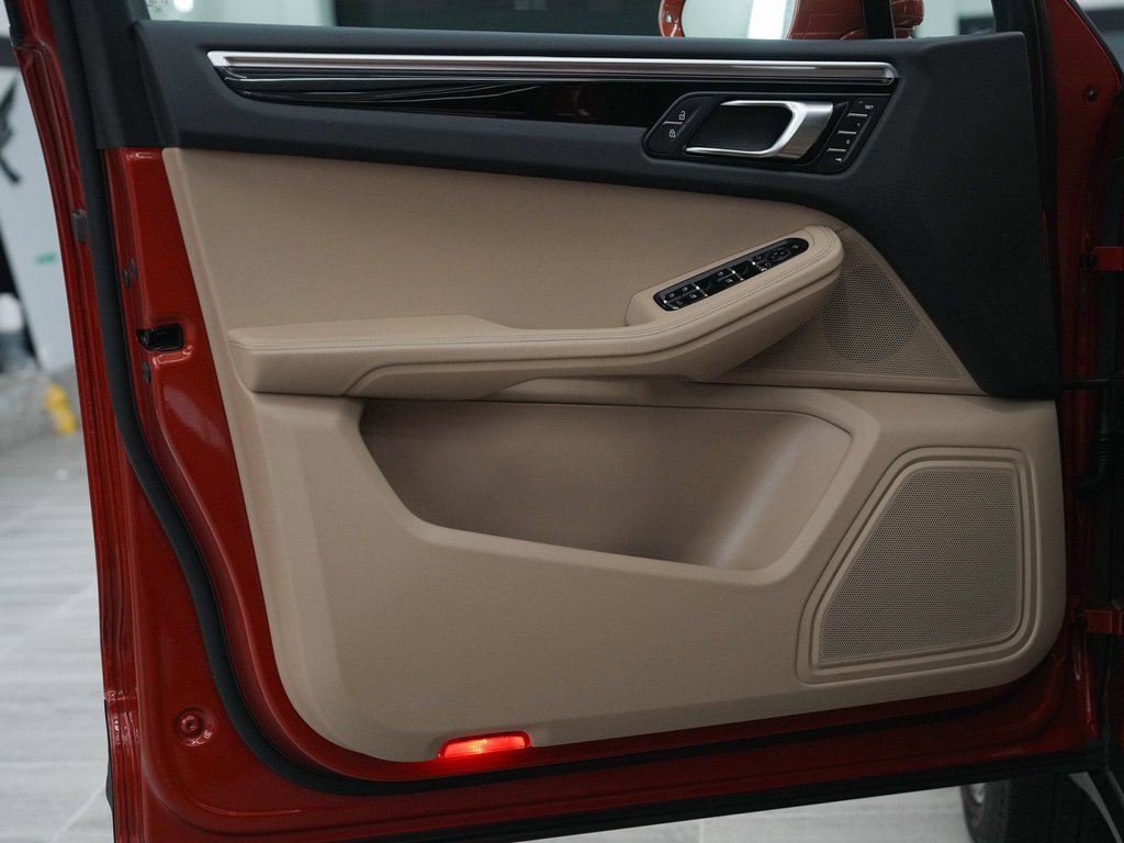 Used 2022 Porsche Macan S image 11