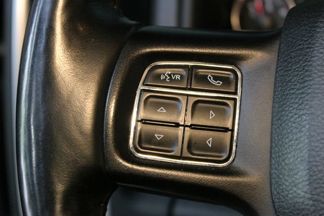 Used 2019 RAM 1500 Classic SLT w/ Black Appearance Group AWD/4WD image 18