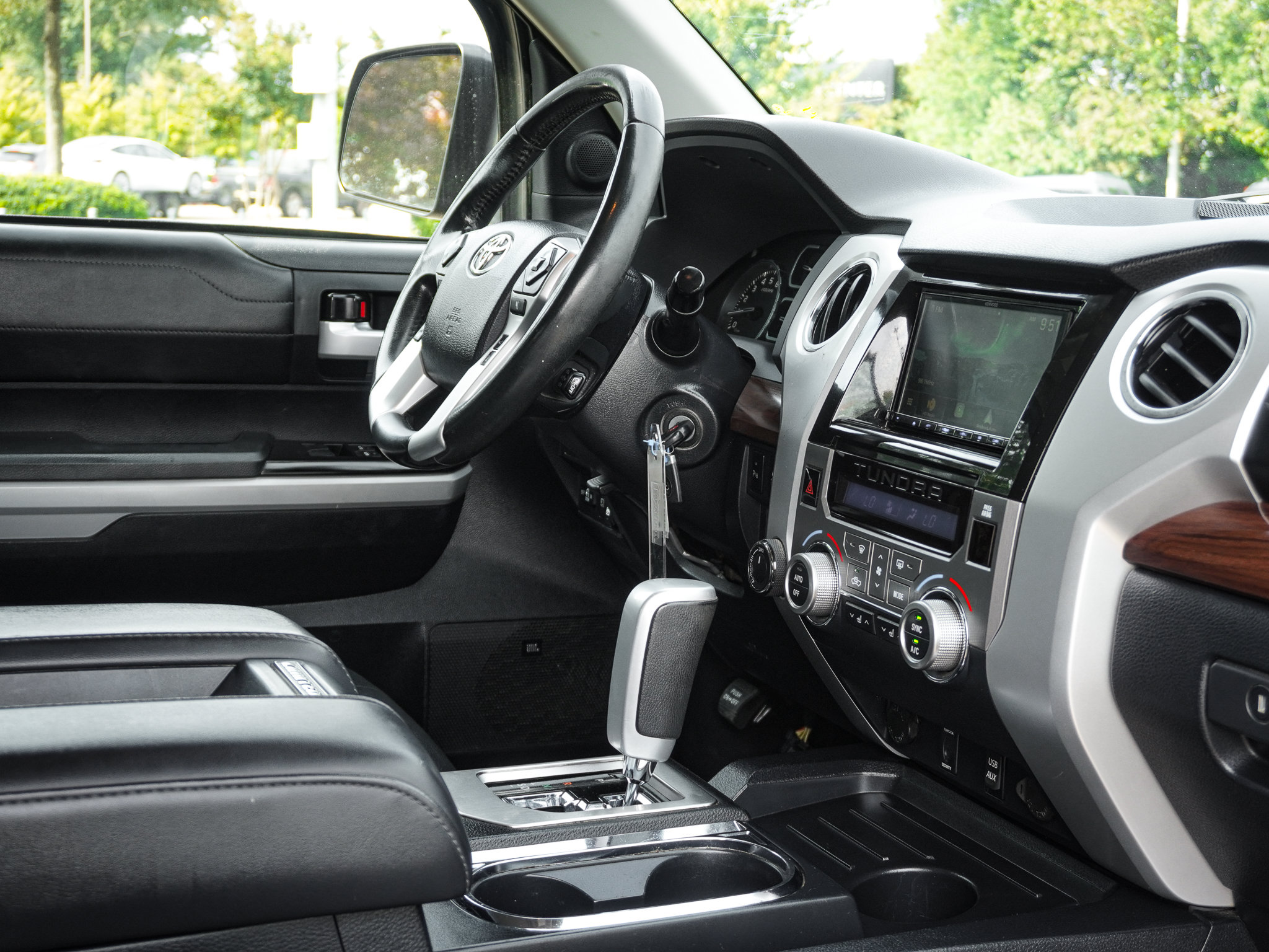 Used 2018 Toyota Tundra Limited w/ Limited Premium Package AWD/4WD image 33