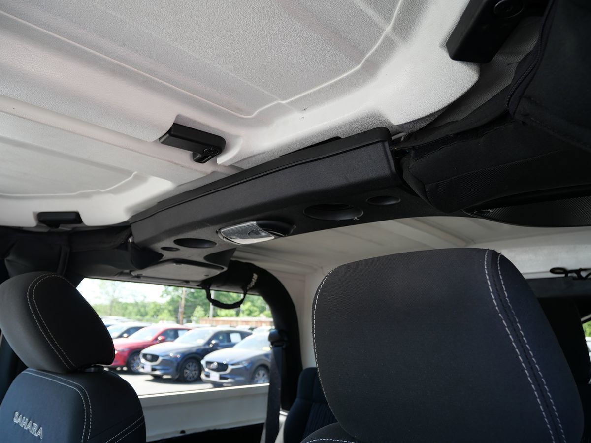 Used 2016 Jeep Wrangler Sahara w/ Connectivity Group AWD/4WD image 12