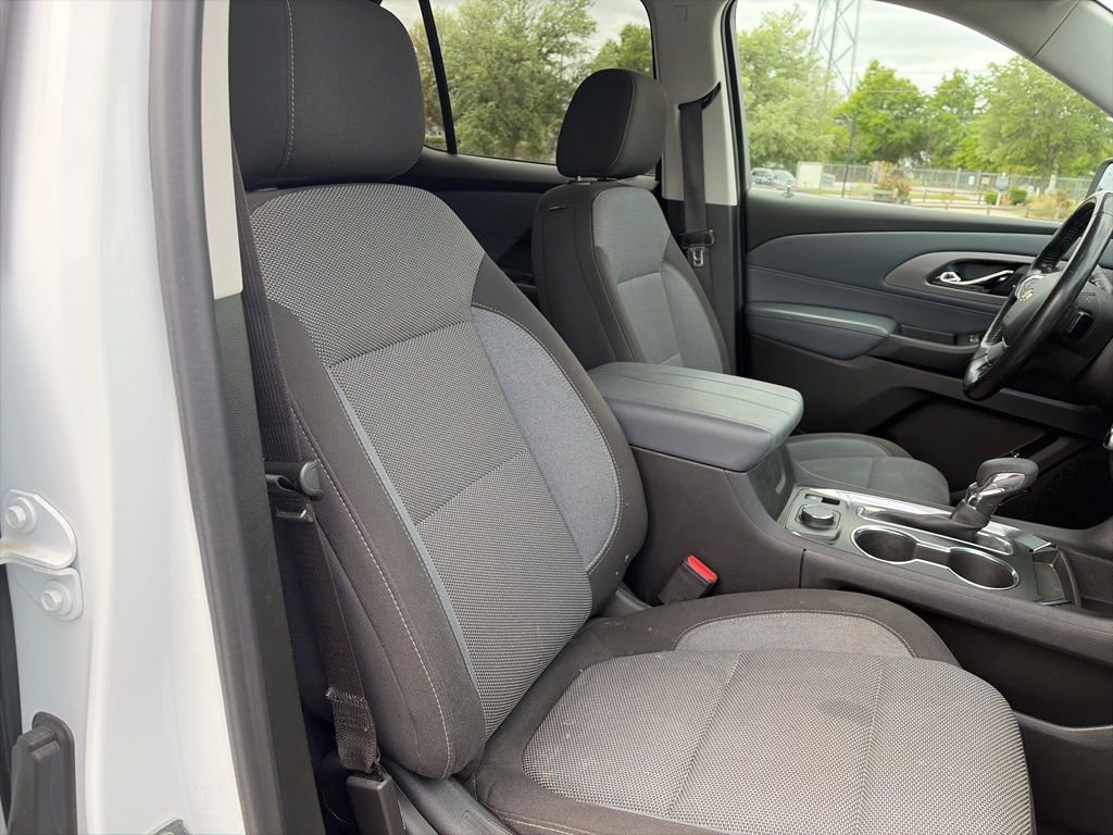 Used 2021 Chevrolet Traverse LT image 10