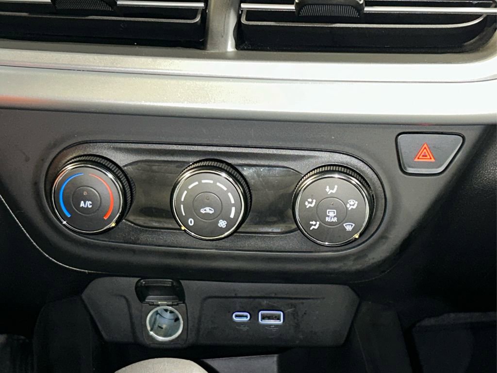 Used 2025 Chevrolet Trax LS image 30