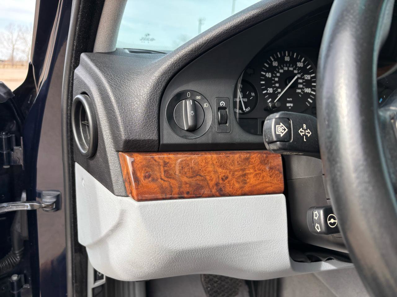 Used 2001 BMW 540i Sedan image 14