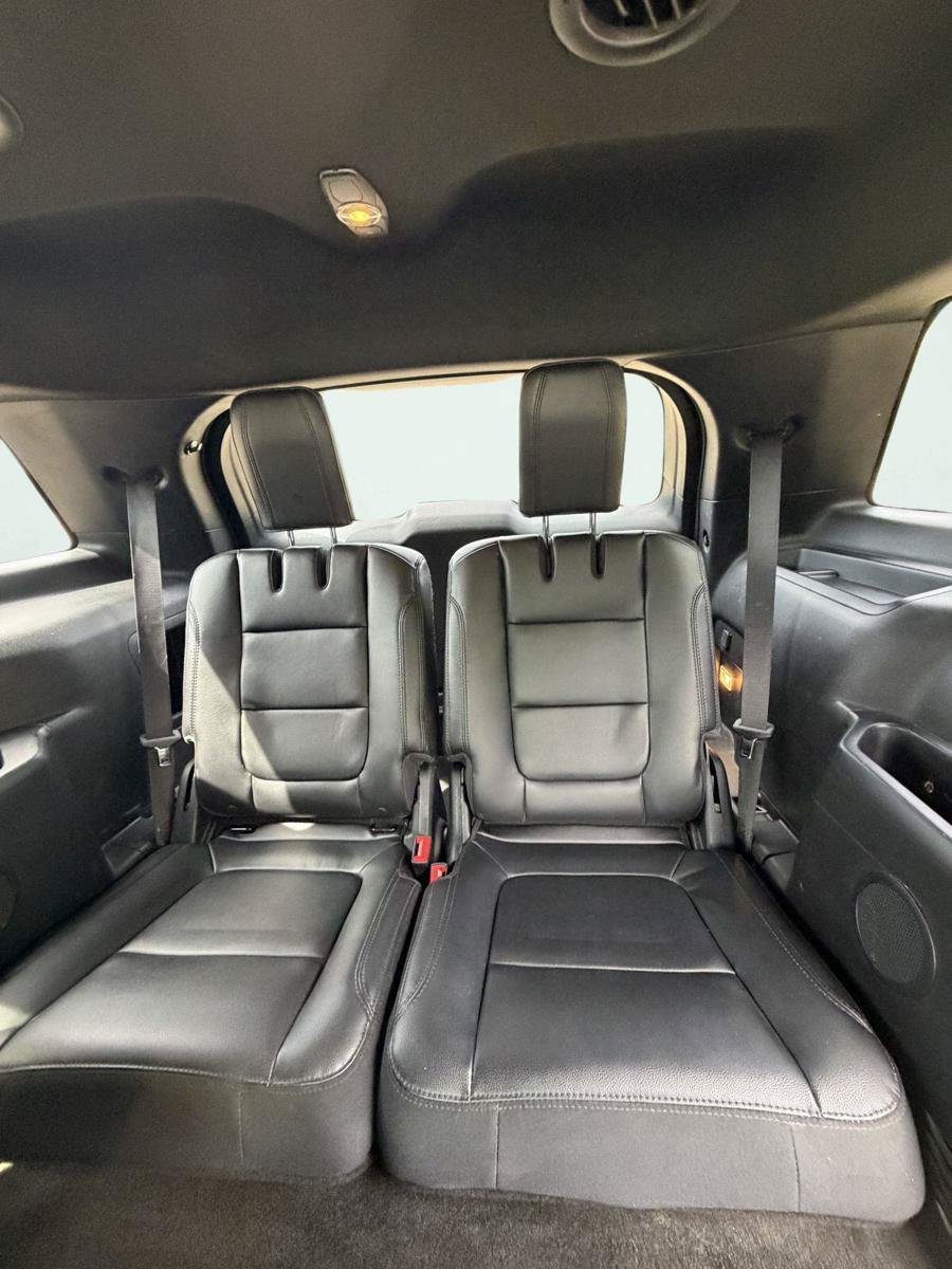 Used 2016 Ford Explorer XLT w/ Equipment Group 202A FWD image 18