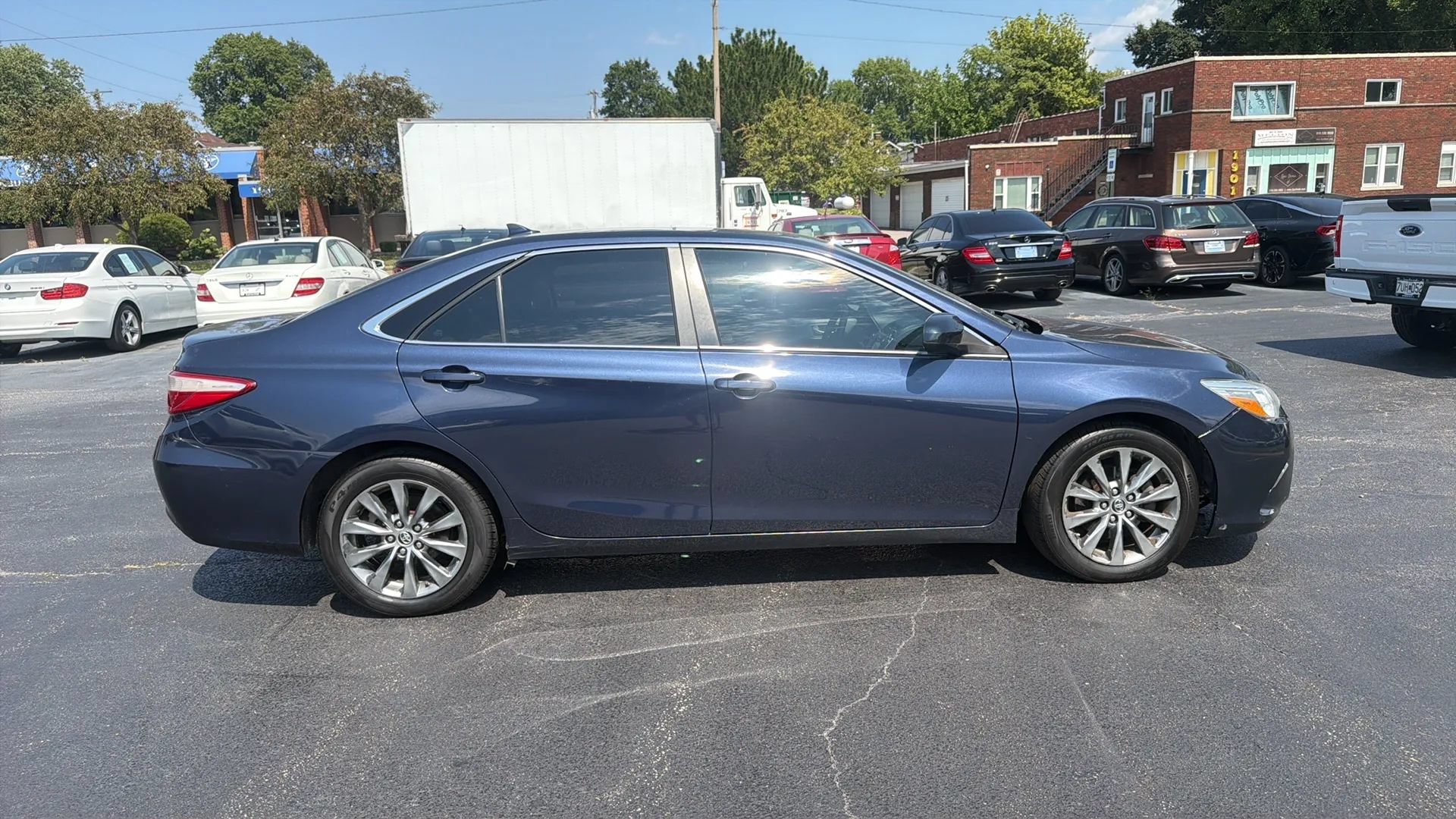 Used 2015 Toyota Camry XLE w/ Advanced Technology Package FWD image 4