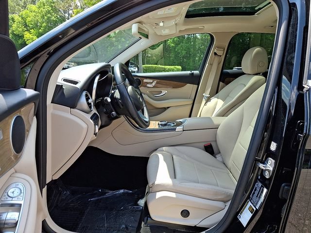 Used 2019 Mercedes-Benz GLC 300 4MATIC w/ Parking Assistance Package image 16