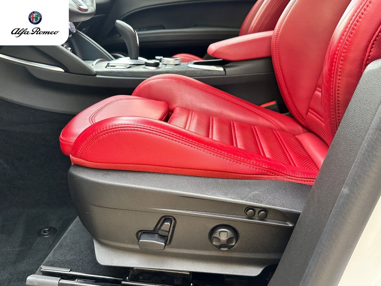 Used 2023 Alfa Romeo Stelvio Sprint image 23
