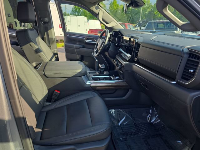 Used 2025 Chevrolet Silverado 1500 LT Trail Boss w/ Convenience Package II AWD/4WD image 11