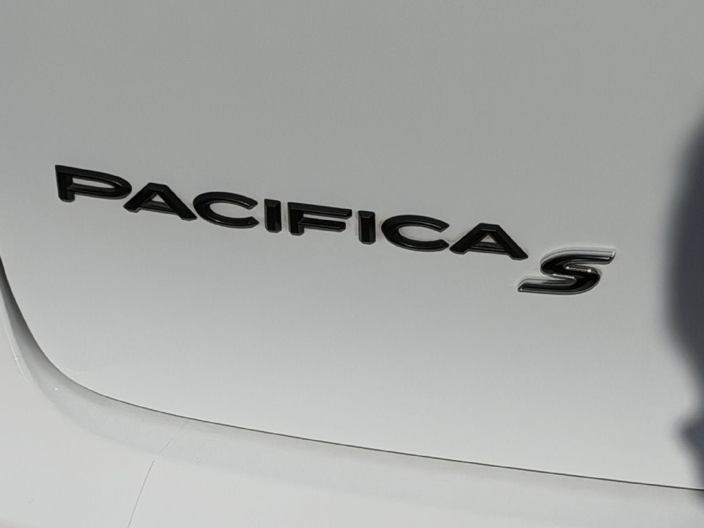 Used 2024 Chrysler Pacifica Limited w/ Uconnect Theater Family Group AWD/4WD image 35