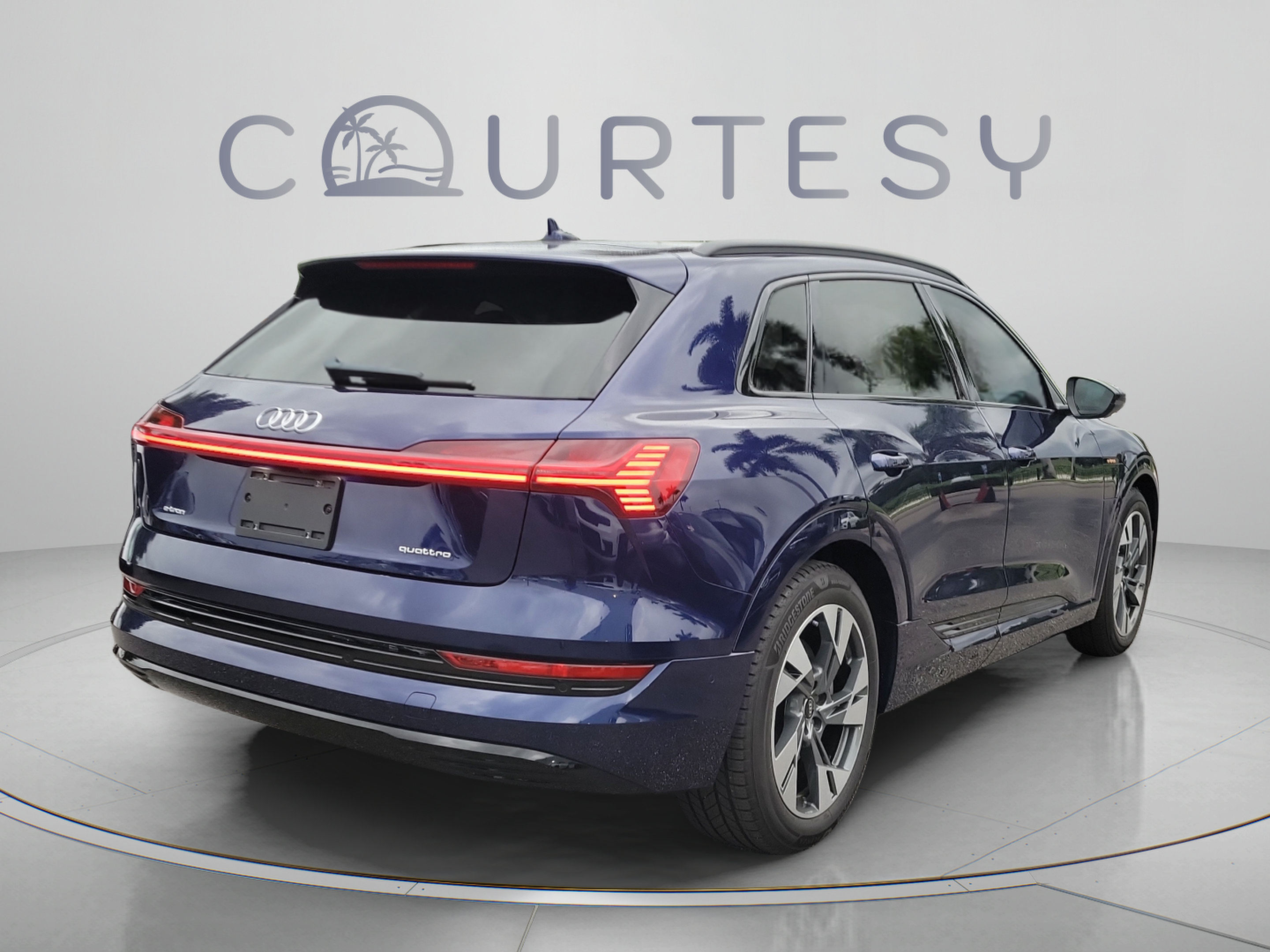 Used 2022 Audi e-tron Premium AWD/4WD image 3