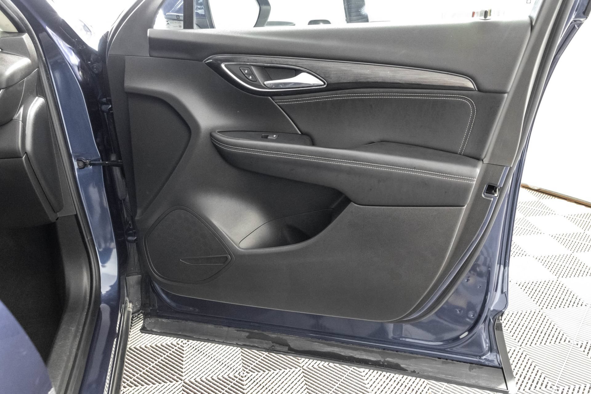 Used 2023 Buick Envision Essence AWD/4WD image 42