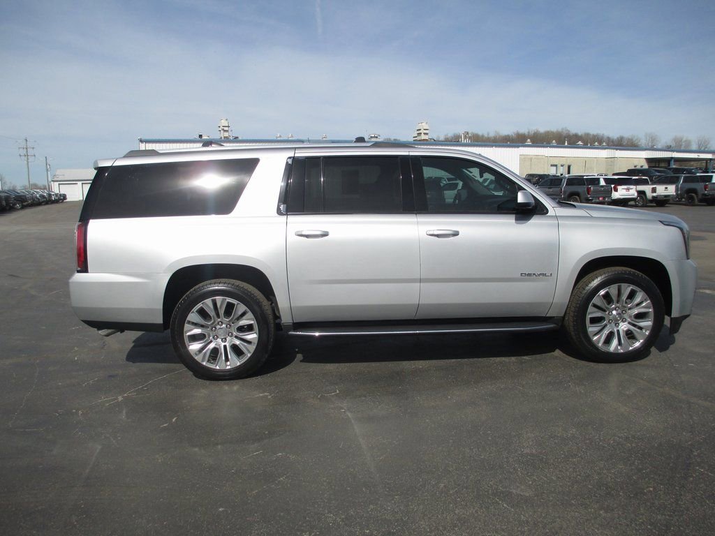 Used 2019 GMC Yukon XL Denali image 3