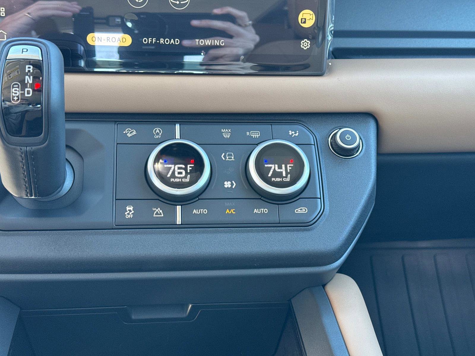 Used 2025 Land Rover Defender 110 S image 25