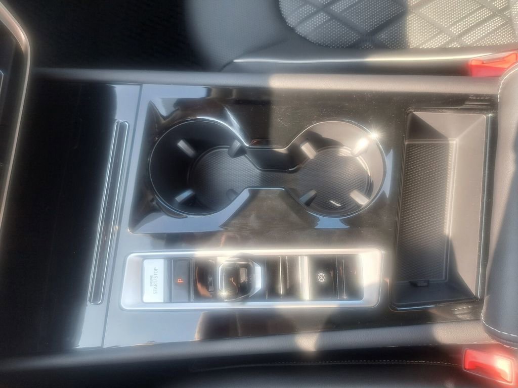 Used 2025 Volkswagen Atlas SEL Premium R-Line image 12