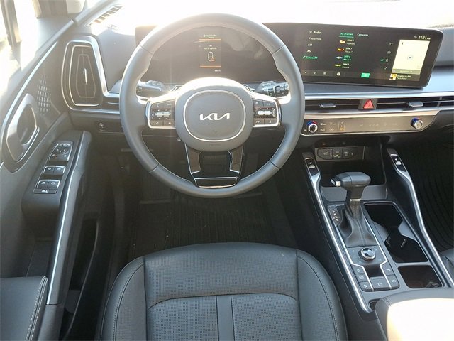 Used 2025 Kia Sorento S image 11