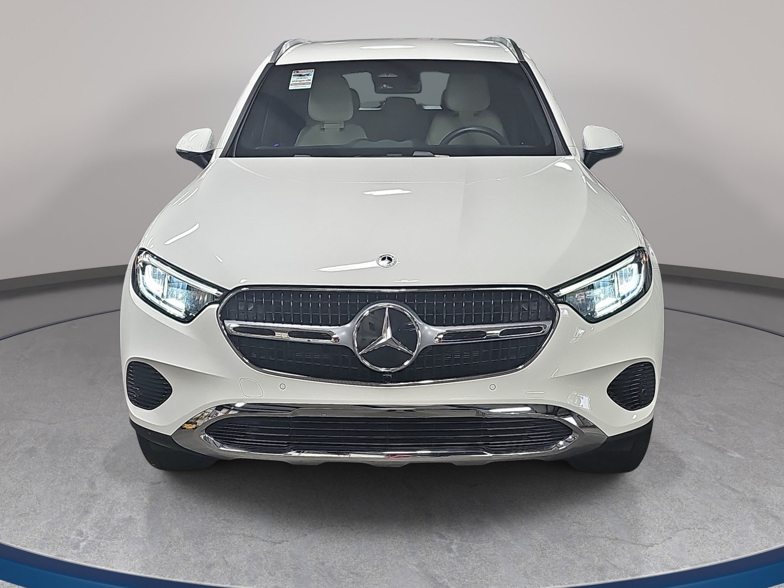Used 2025 Mercedes-Benz GLC 300 4MATIC image 2