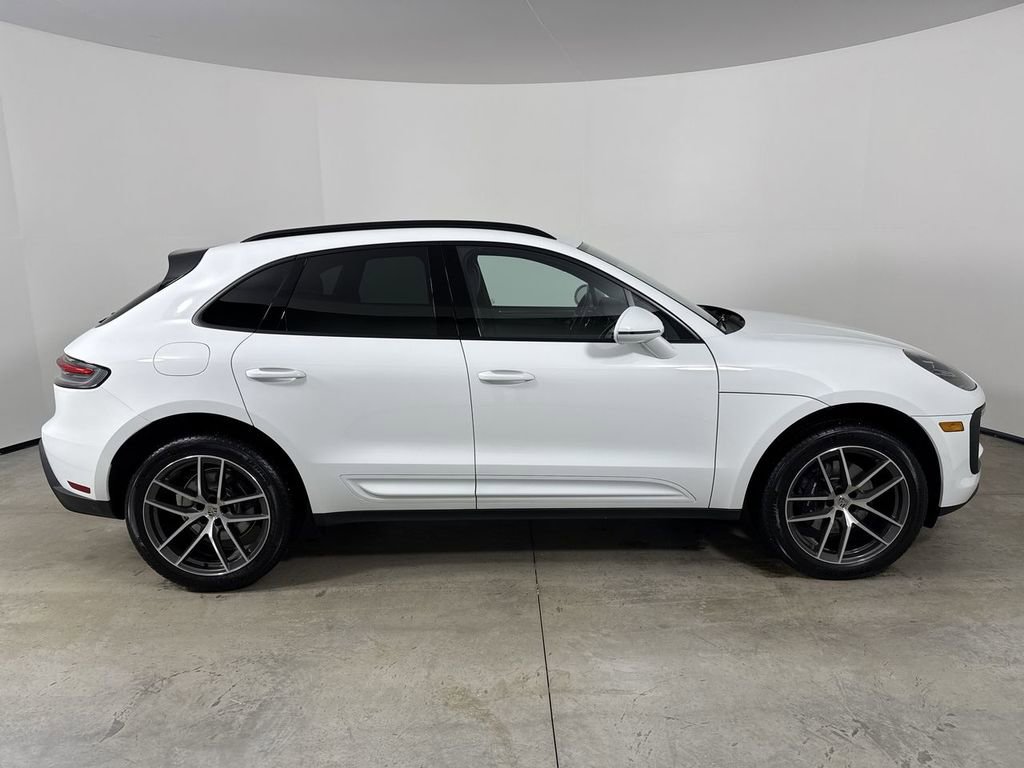 Certified 2025 Porsche Macan image 8