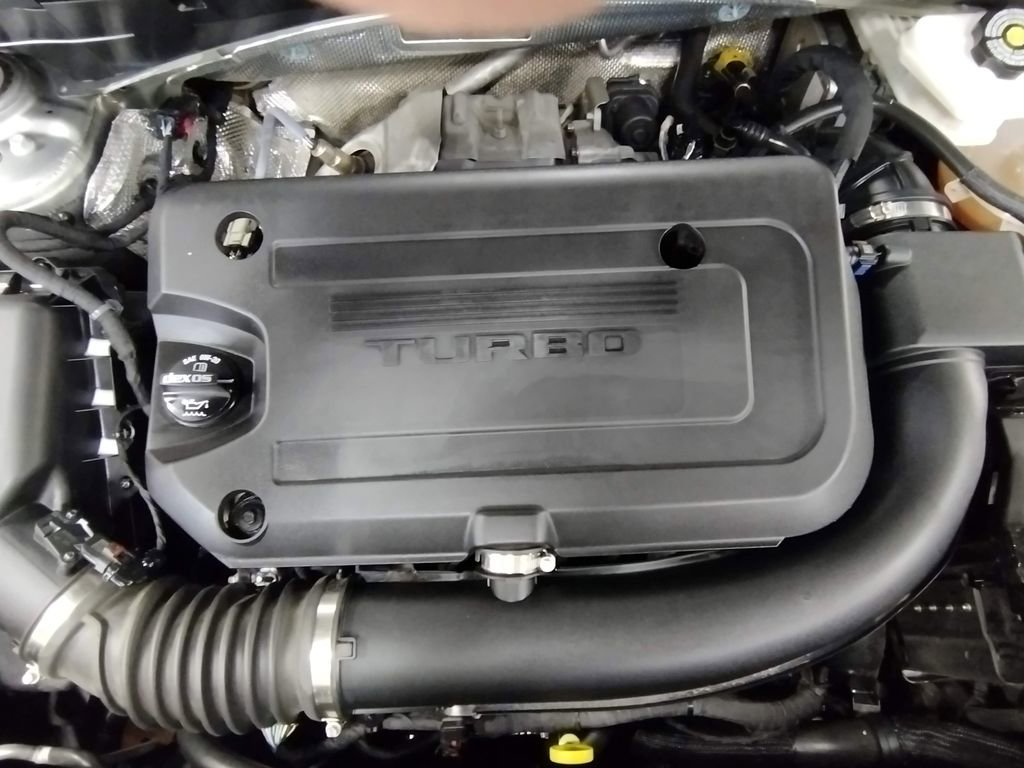 Used 2023 Buick Envision Essence image 6