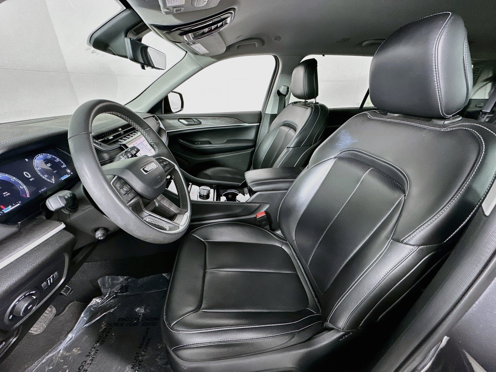 Used 2023 Jeep Grand Cherokee L Limited w/ Luxury Tech Group II RWD image 21