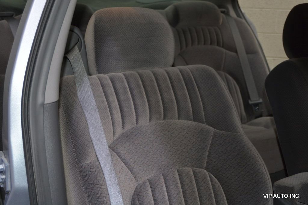 Used 2005 Pontiac Bonneville SE image 14