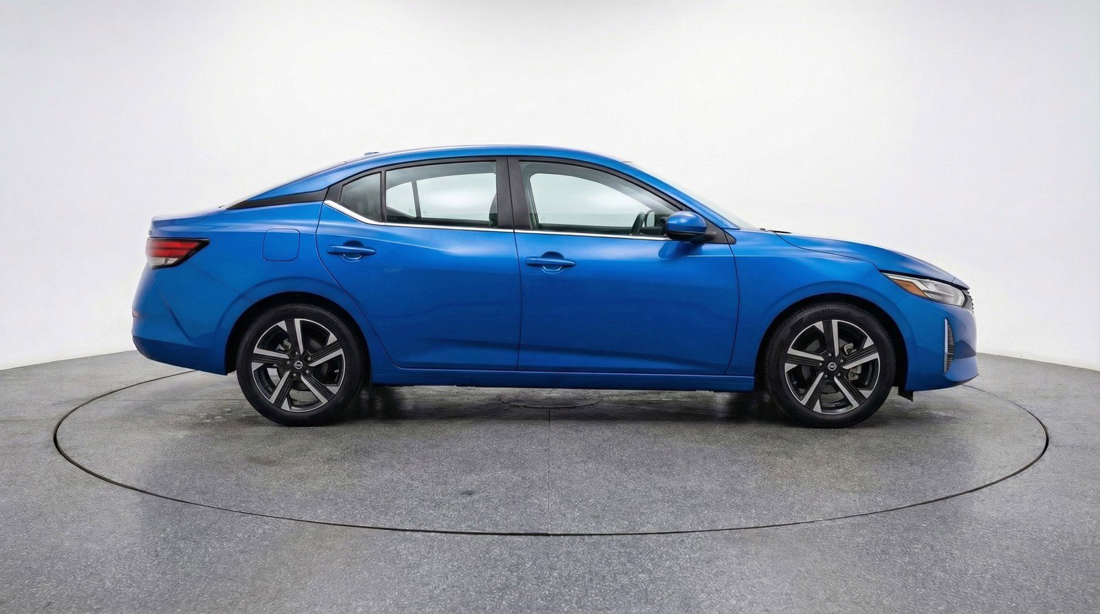 Used 2025 Nissan Sentra SV FWD image 11