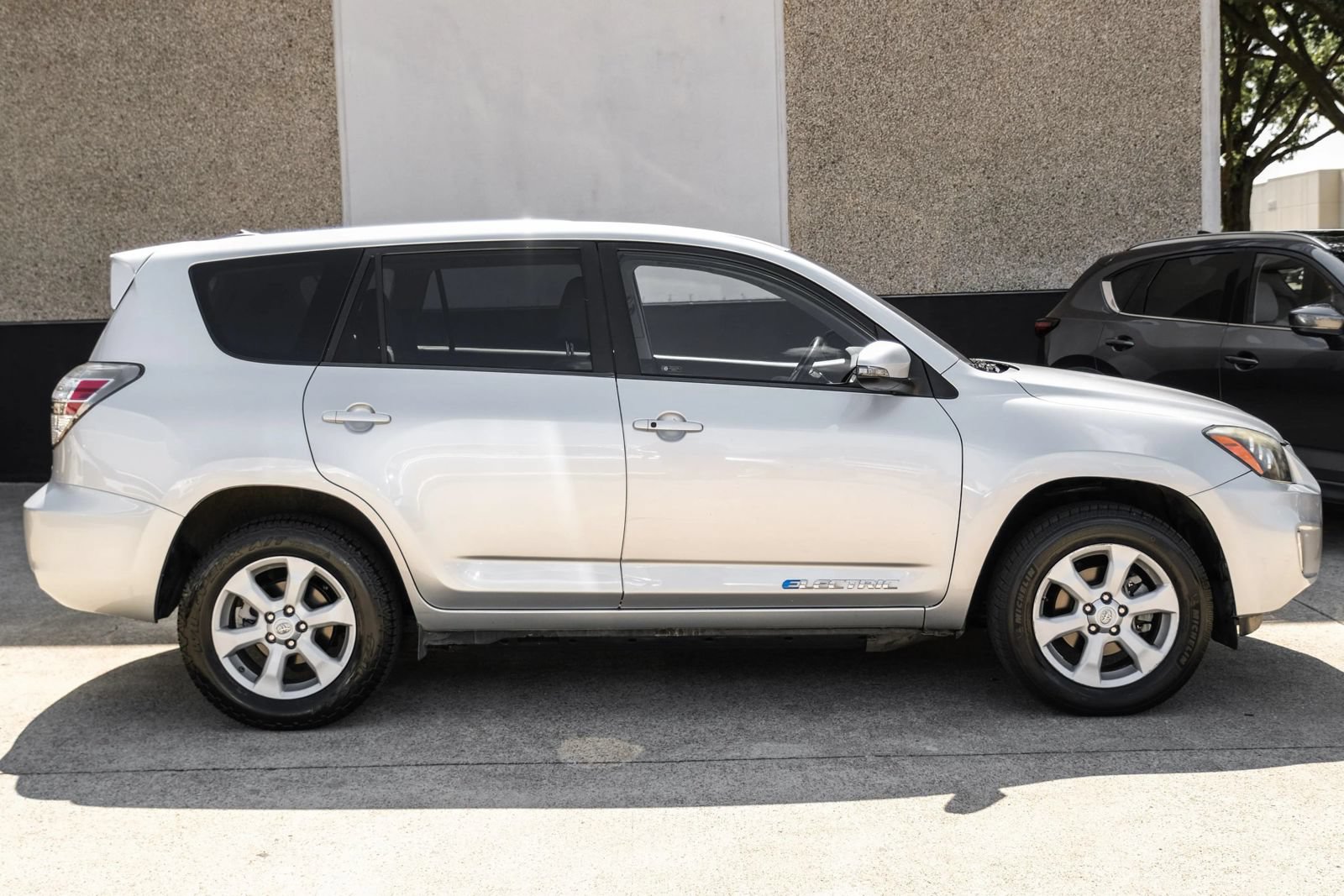Used 2014 Toyota RAV4 EV FWD image 6