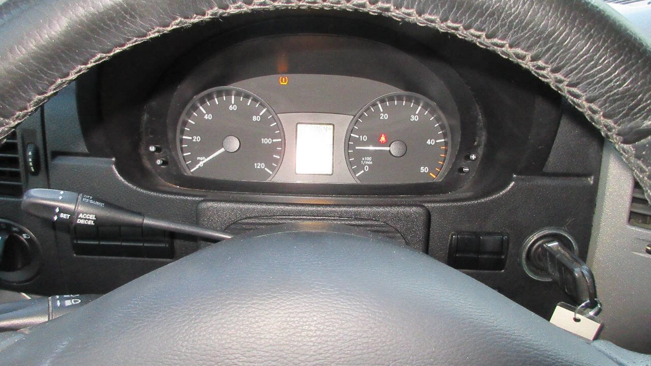 Used 2011 Freightliner Sprinter 2500 image 29