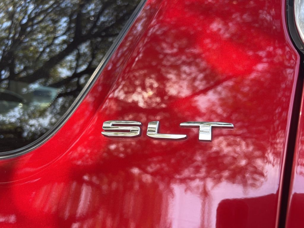 Used 2023 GMC Acadia SLT image 15